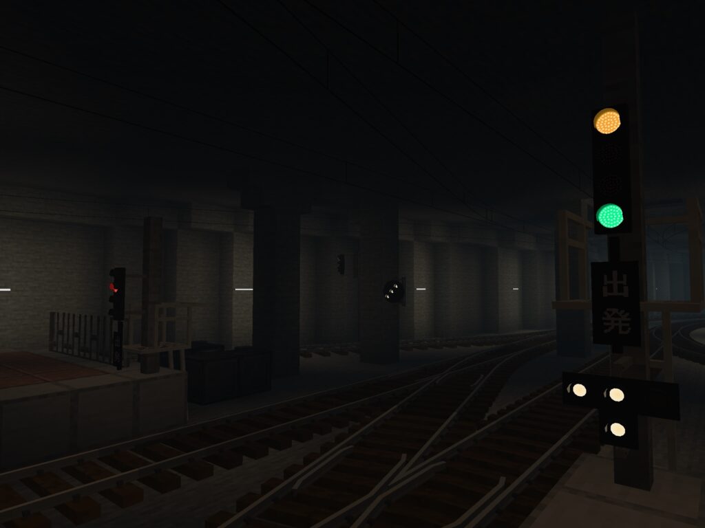 地下鉄内に設置している様子。信号機の光が煌々と灯る。